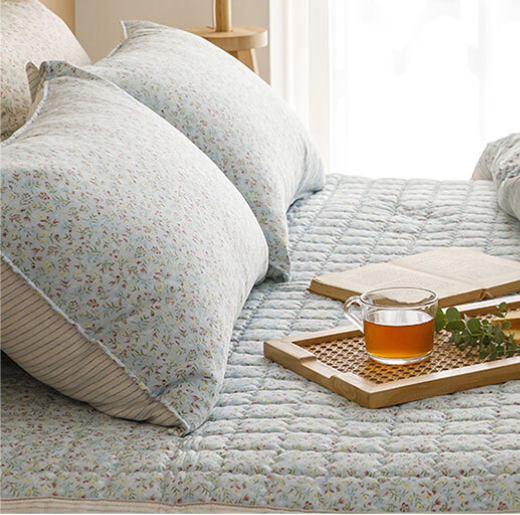 Skin & Pillowcase: How Your Fabric Touches Your Face Every Night