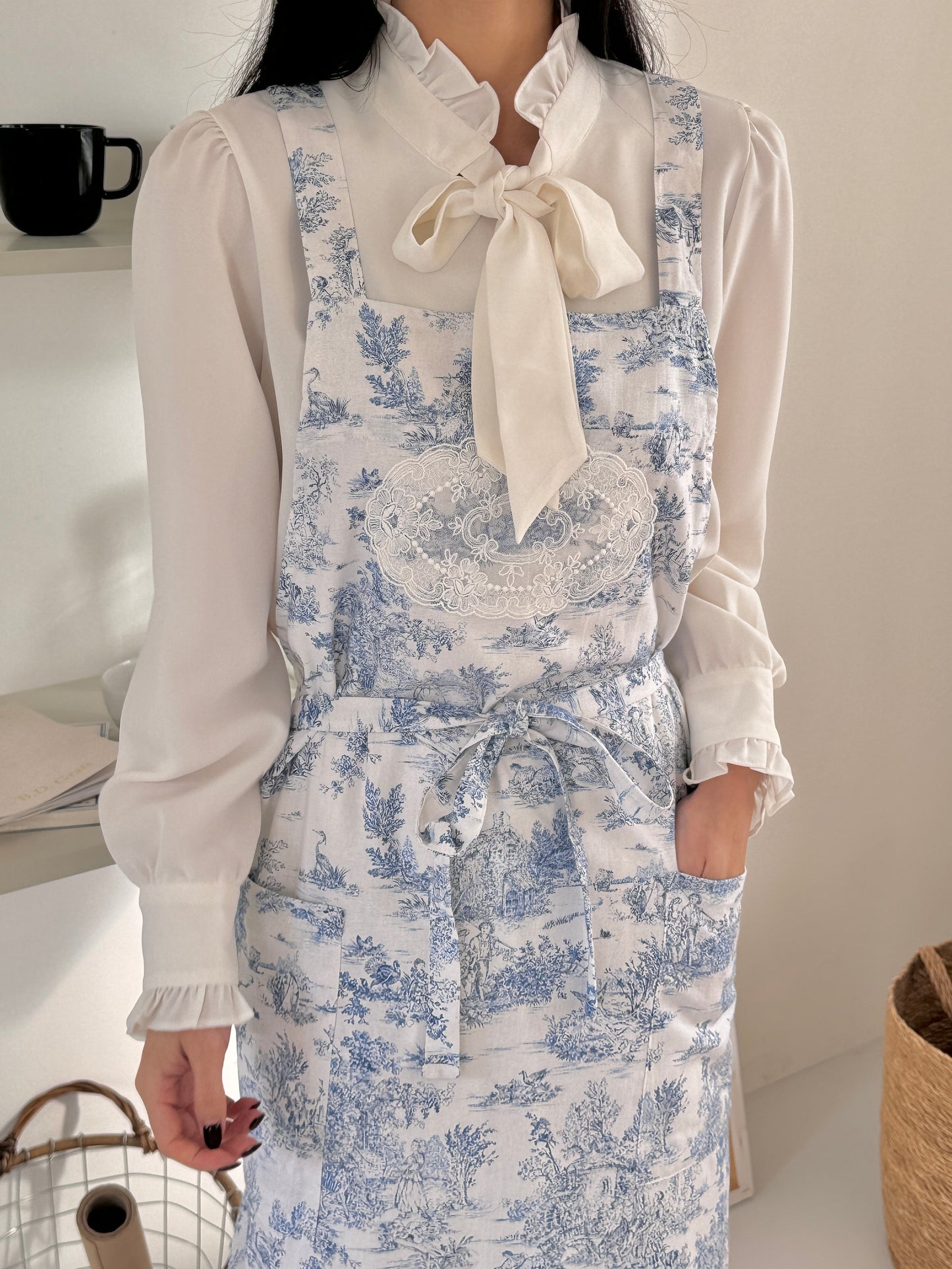 Elegant linen apron with a classic Toile De Jouy design for everyday use