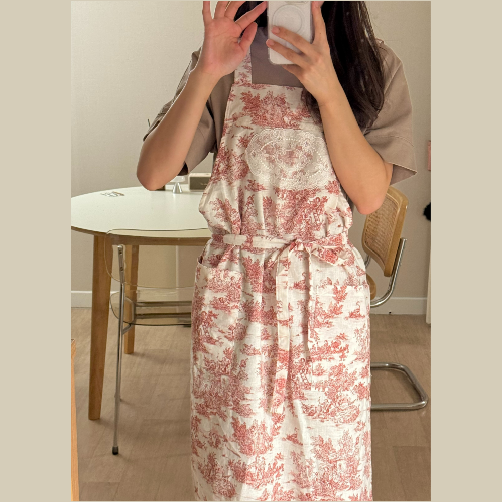 apron with breathable fabric and a refined fit