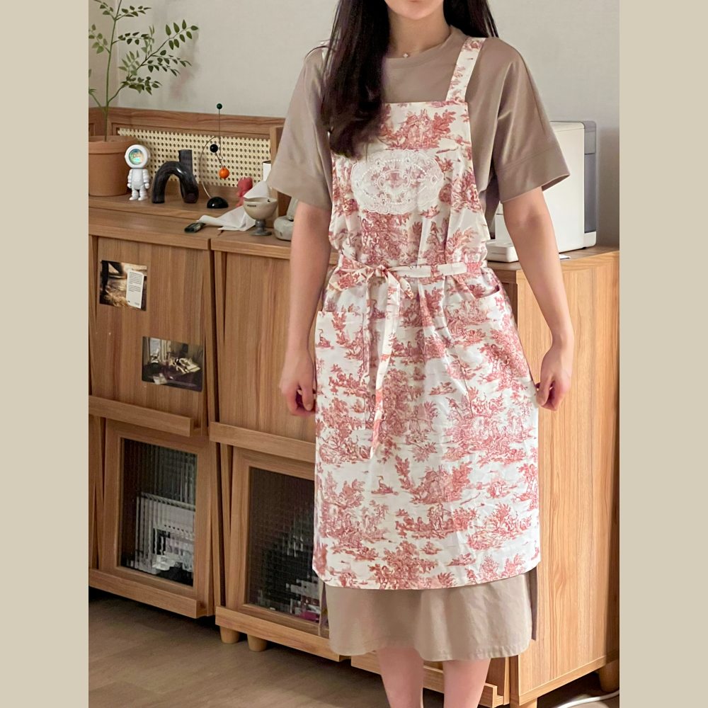 Comfortable linen apron, perfect for cooking and crafting